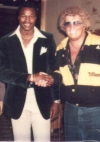 mit Ali-Bezwinger und Weltmeister im Schwergewicht Larry Holmes
